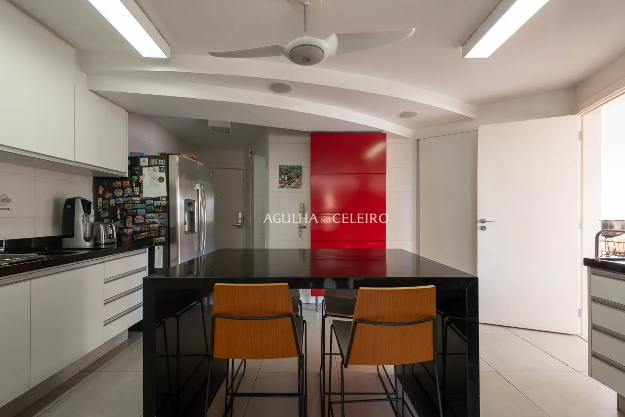 Uma cobertura onde arquitetura, luz e vista se encontram no Jardim Paulistano. – 21654