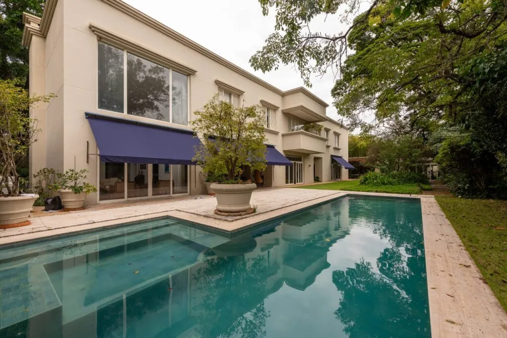 Arquitetura exclusiva integrada ao verde exuberante no Jardim Guedala. – 21676