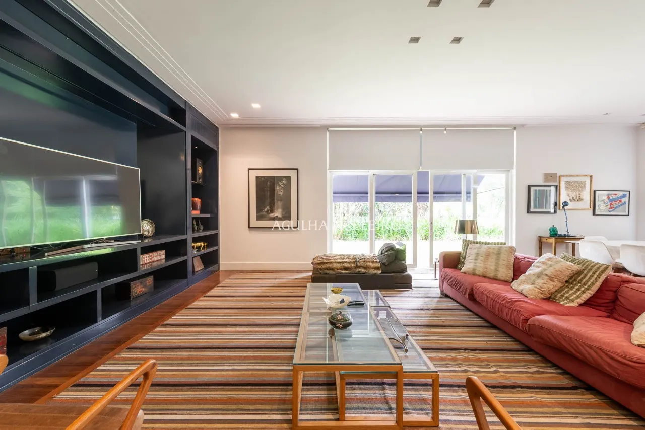 Arquitetura exclusiva integrada ao verde exuberante no Jardim Guedala. – 21676