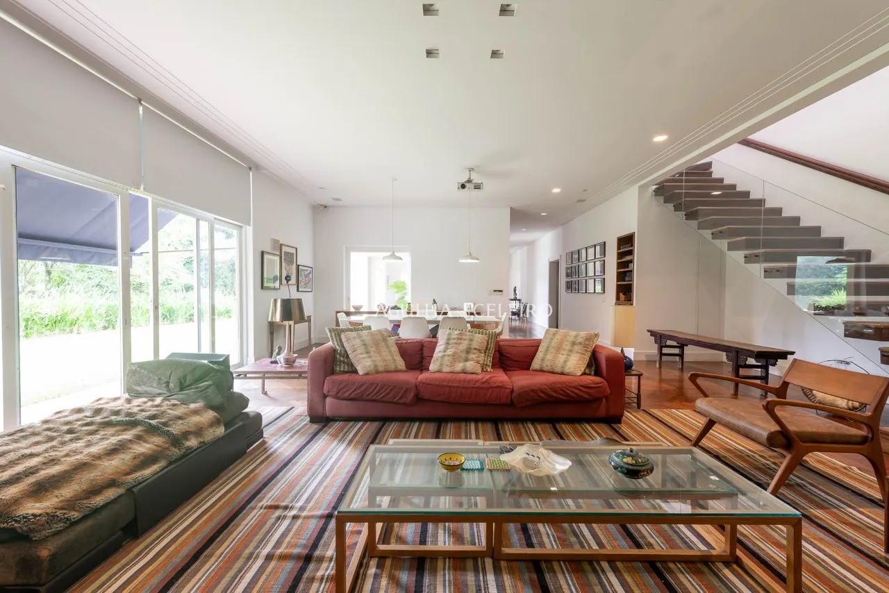 Arquitetura exclusiva integrada ao verde exuberante no Jardim Guedala. – 21676