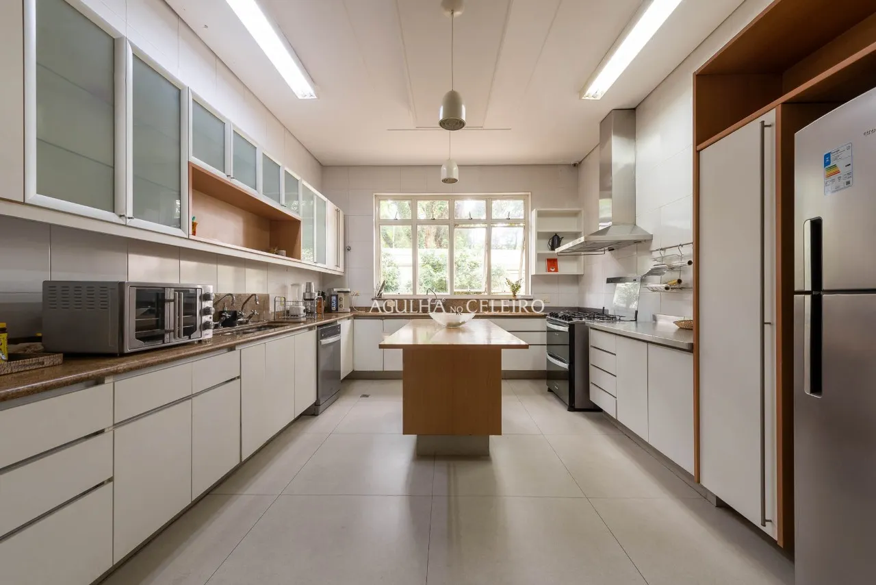 Arquitetura exclusiva integrada ao verde exuberante no Jardim Guedala. – 21676