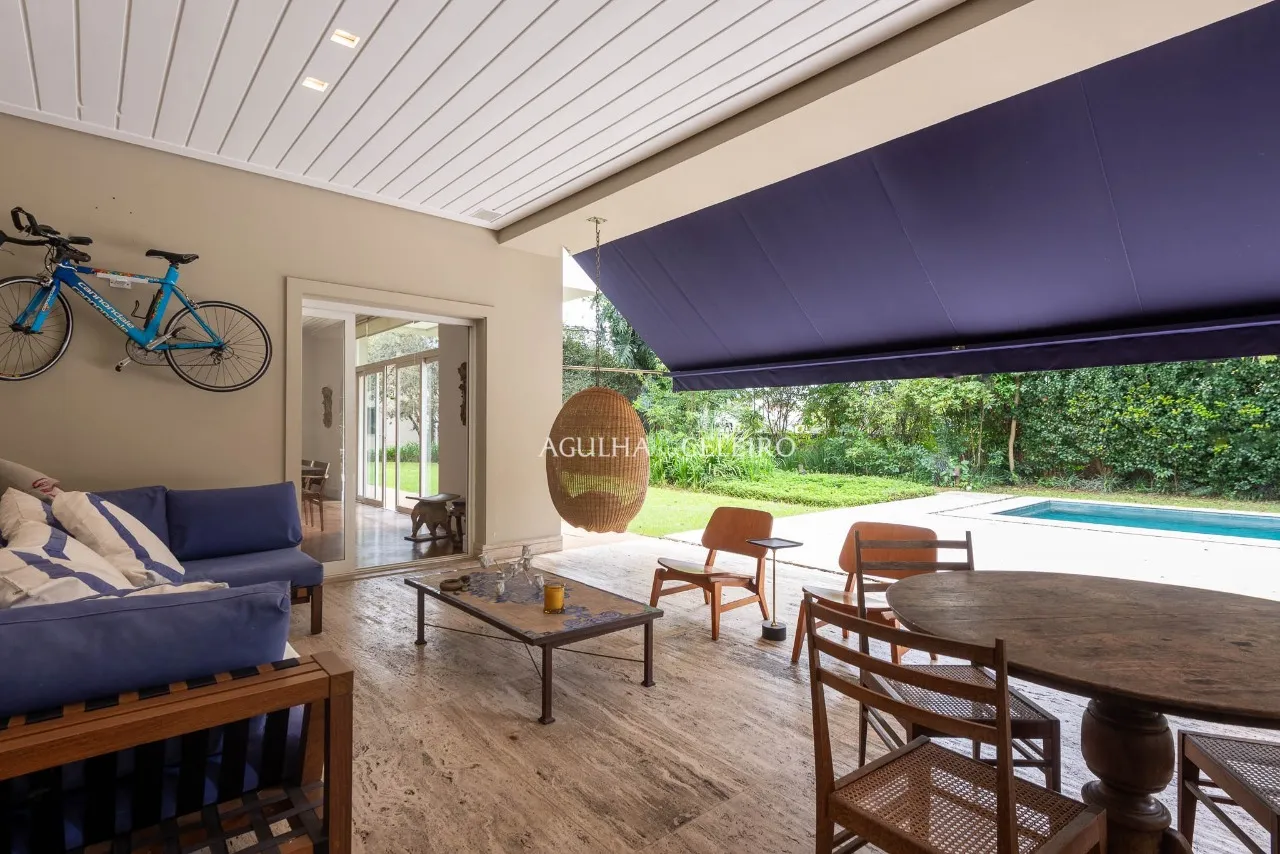 Arquitetura exclusiva integrada ao verde exuberante no Jardim Guedala. – 21676