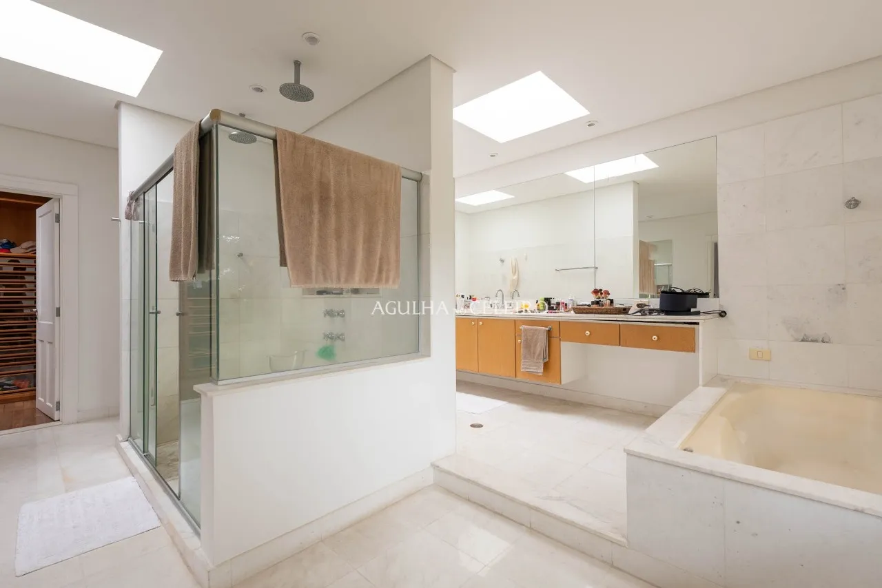 Arquitetura exclusiva integrada ao verde exuberante no Jardim Guedala. – 21676