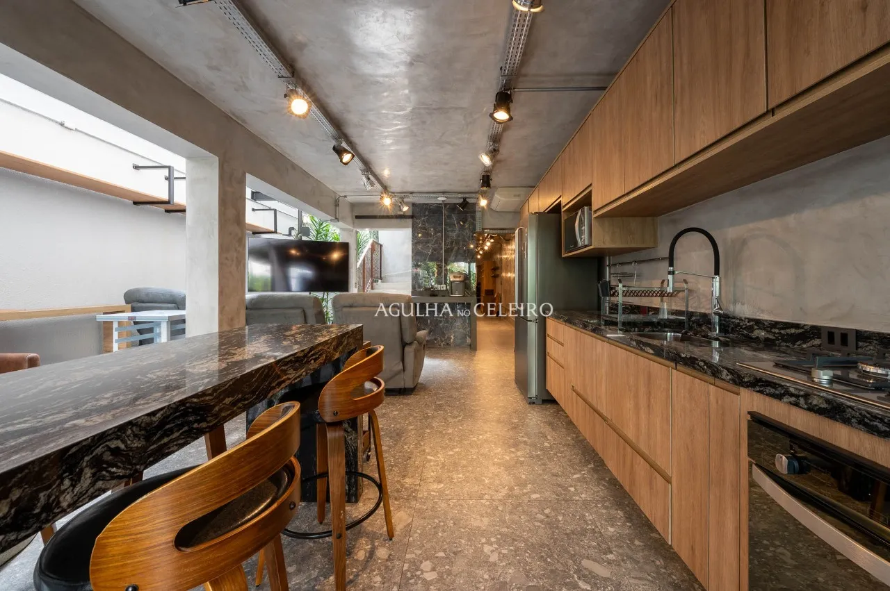 Sobrado Reformado com Rooftop na Vila Madalena – 21692