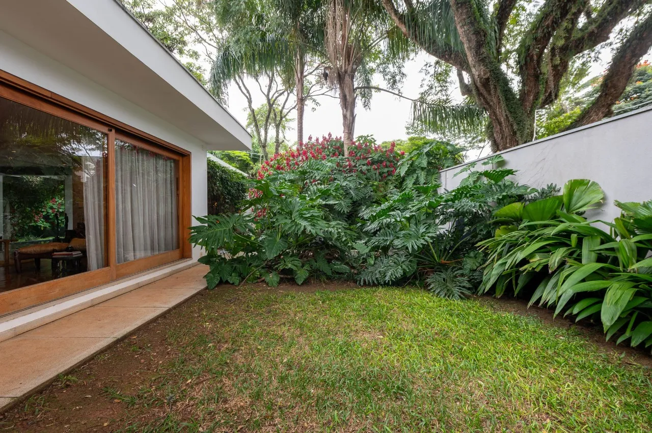 Uma casa térrea entre as árvores em Alto de Pinheiros! – 21694