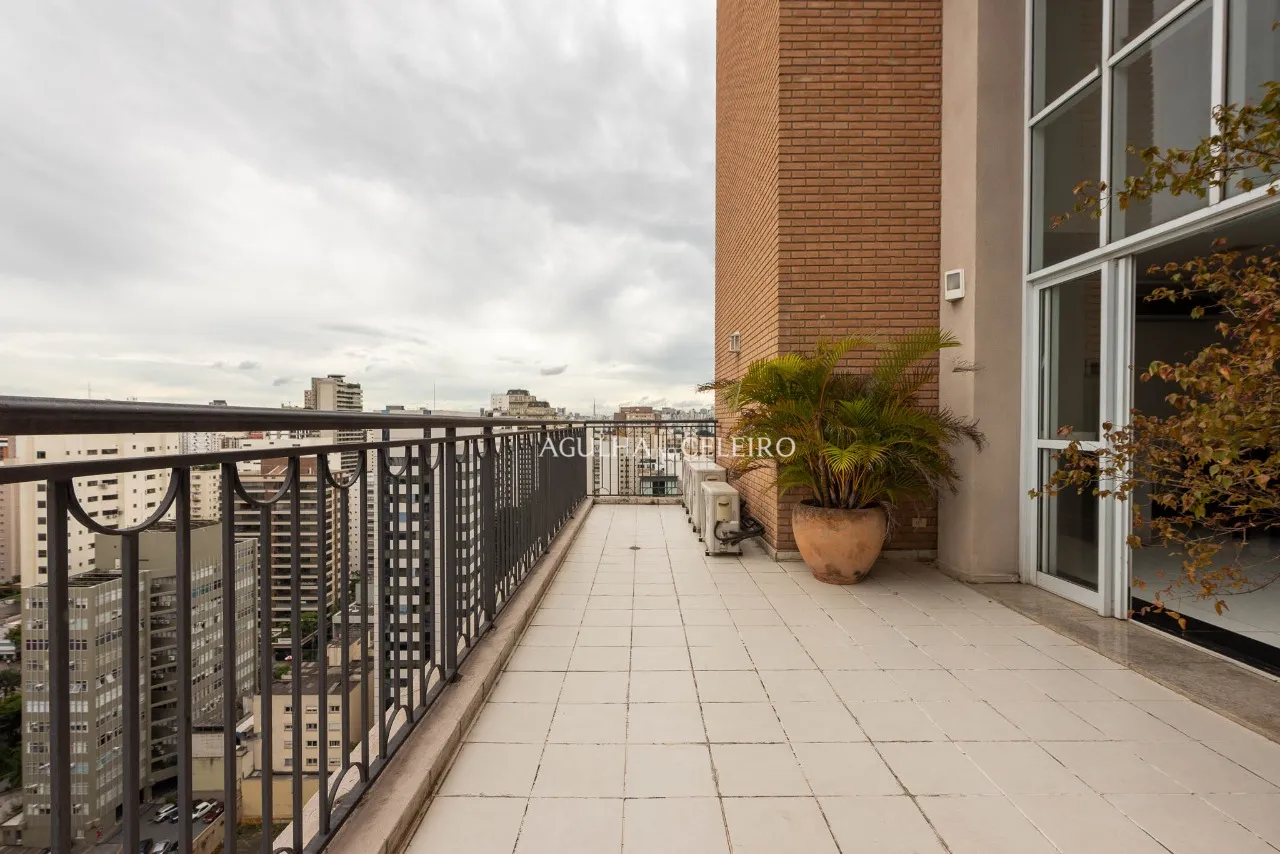 Cobertura perto do Parque Ibirapuera à venda na Vila Nova Conceição. – 21696