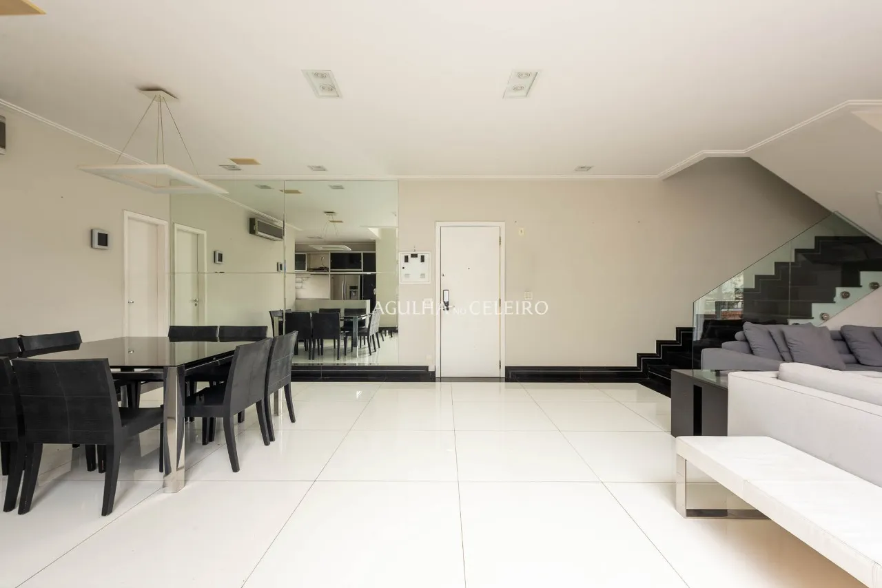 Cobertura perto do Parque Ibirapuera à venda na Vila Nova Conceição. – 21696