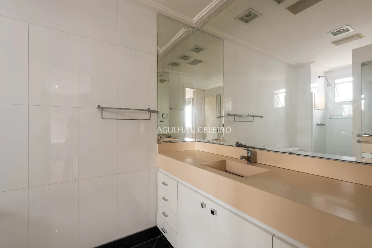 Cobertura perto do Parque Ibirapuera à venda na Vila Nova Conceição. – 21696