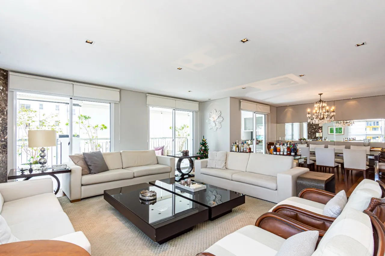 Apartamento em andar alto e varanda integrada ao living à venda em Moema Pássaros. – 21706