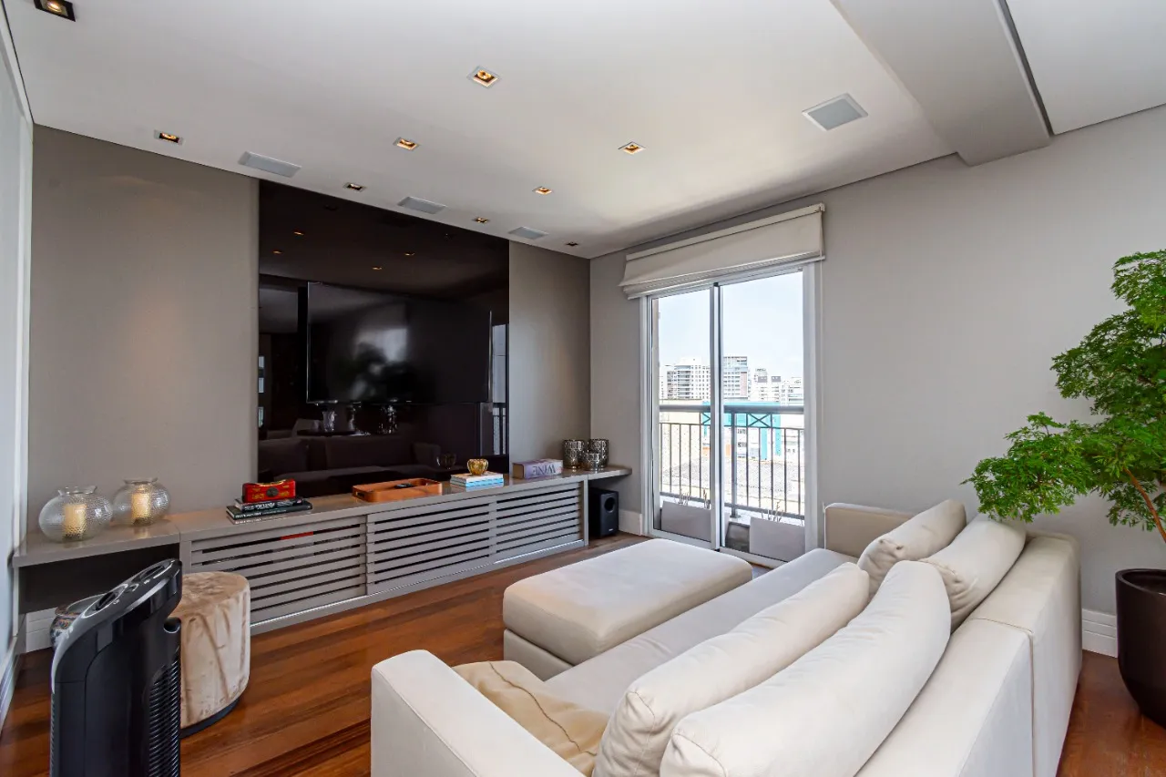 Apartamento em andar alto e varanda integrada ao living à venda em Moema Pássaros. – 21706