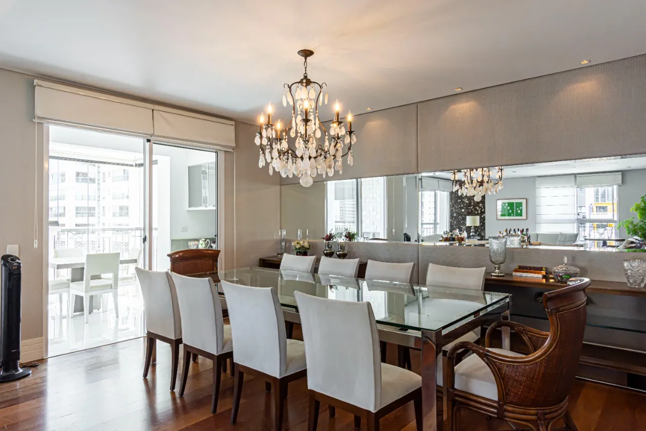 Apartamento em andar alto e varanda integrada ao living à venda em Moema Pássaros. – 21706