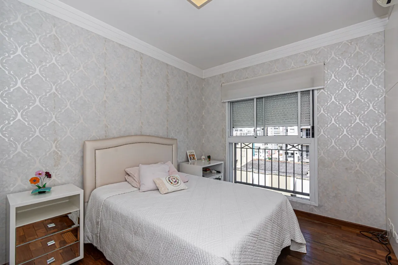 Apartamento em andar alto e varanda integrada ao living à venda em Moema Pássaros. – 21706