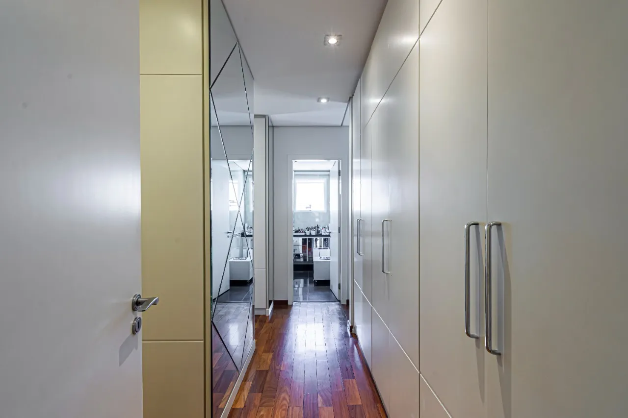 Apartamento em andar alto e varanda integrada ao living à venda em Moema Pássaros. – 21706