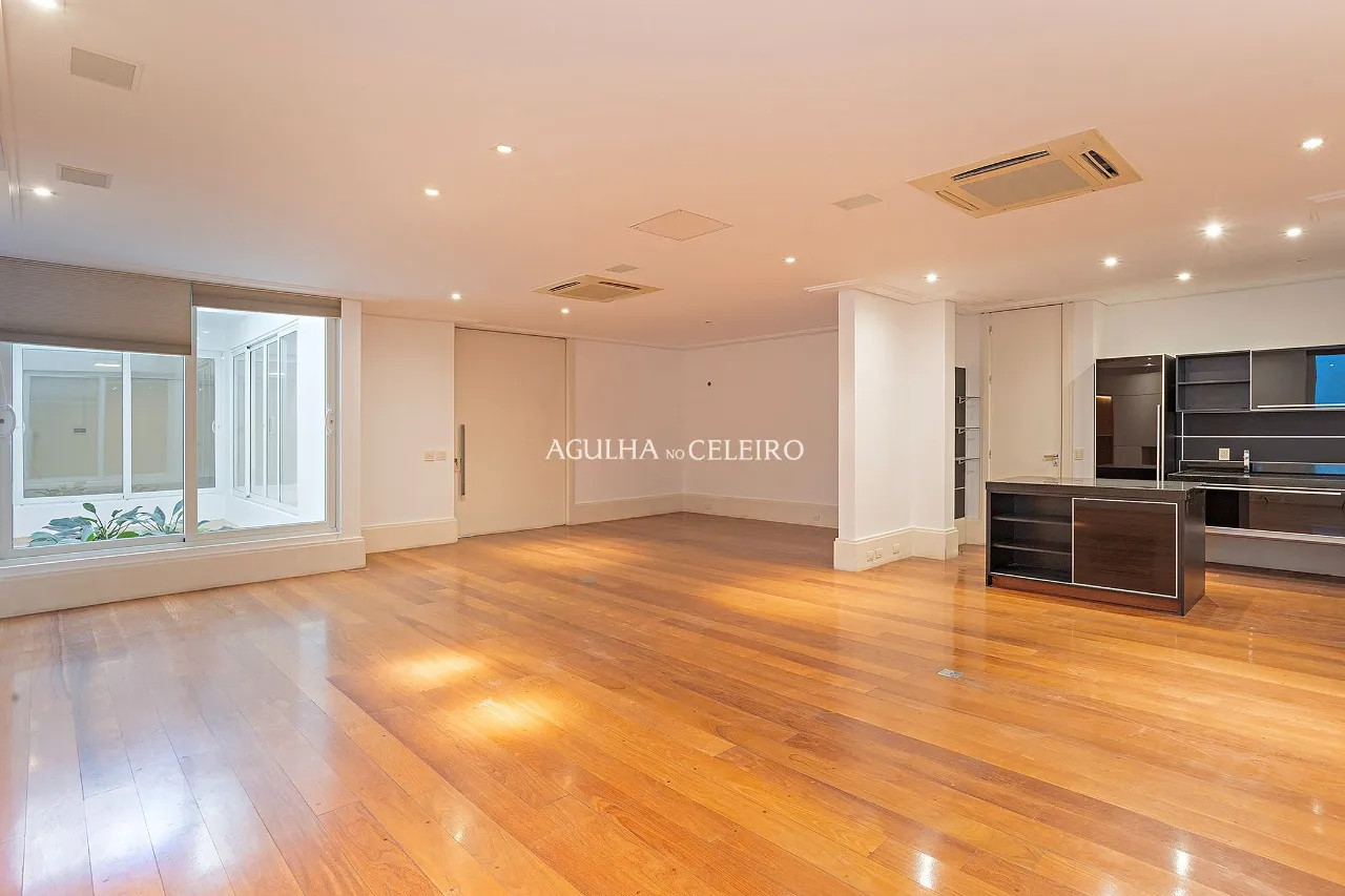 Casa com piscina à venda na Cidade Jardim. – 21708