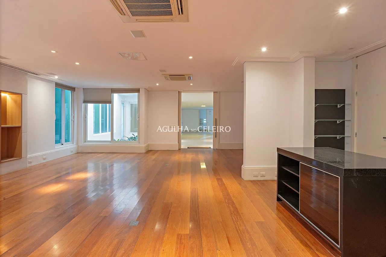 Casa com piscina à venda na Cidade Jardim. – 21708