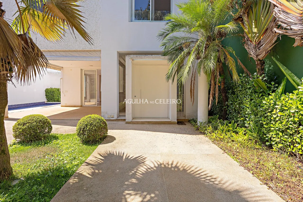 Casa com piscina à venda na Cidade Jardim. – 21708