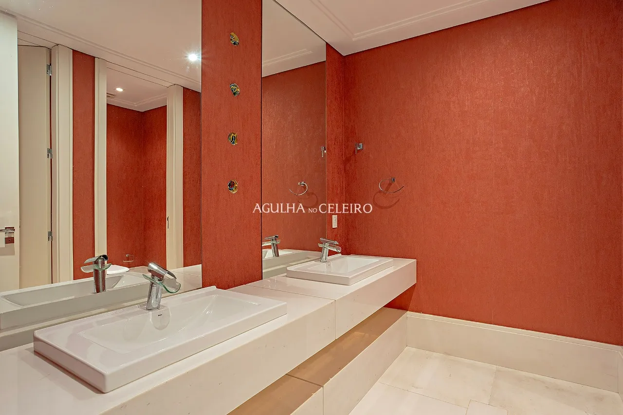 Casa com piscina à venda na Cidade Jardim. – 21708