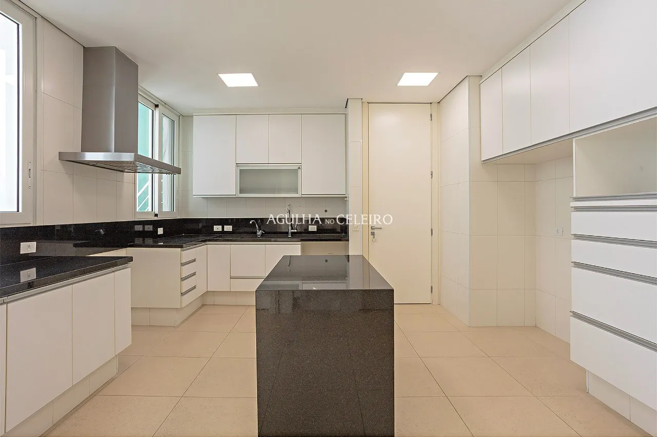 Casa com piscina à venda na Cidade Jardim. – 21708