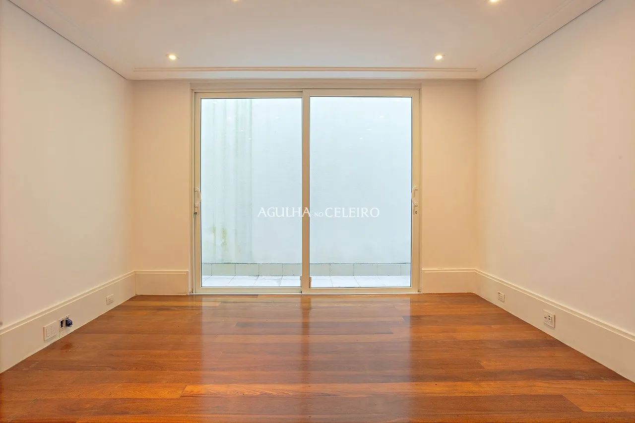 Casa com piscina à venda na Cidade Jardim. – 21708