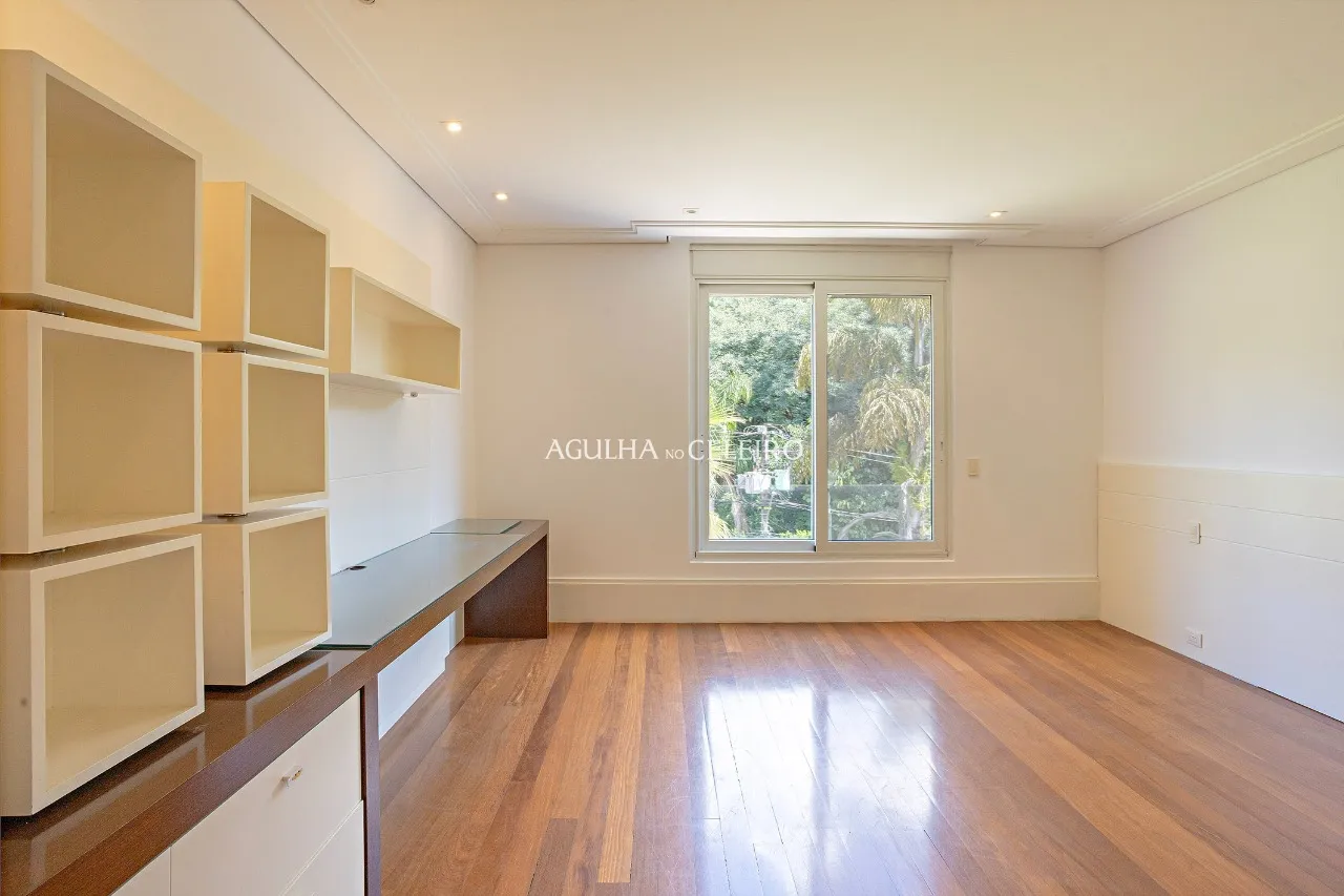 Casa com piscina à venda na Cidade Jardim. – 21708