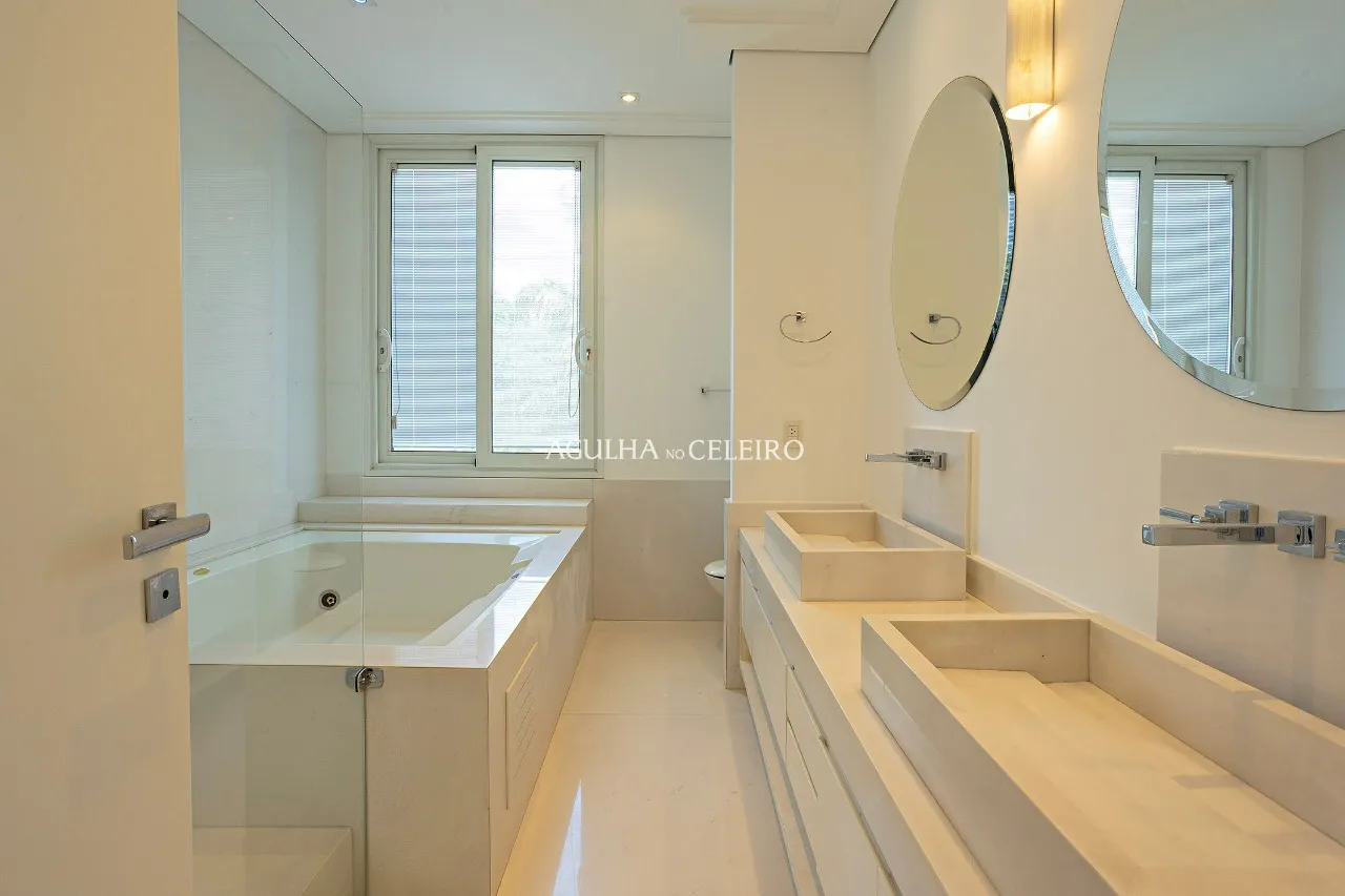 Casa com piscina à venda na Cidade Jardim. – 21708