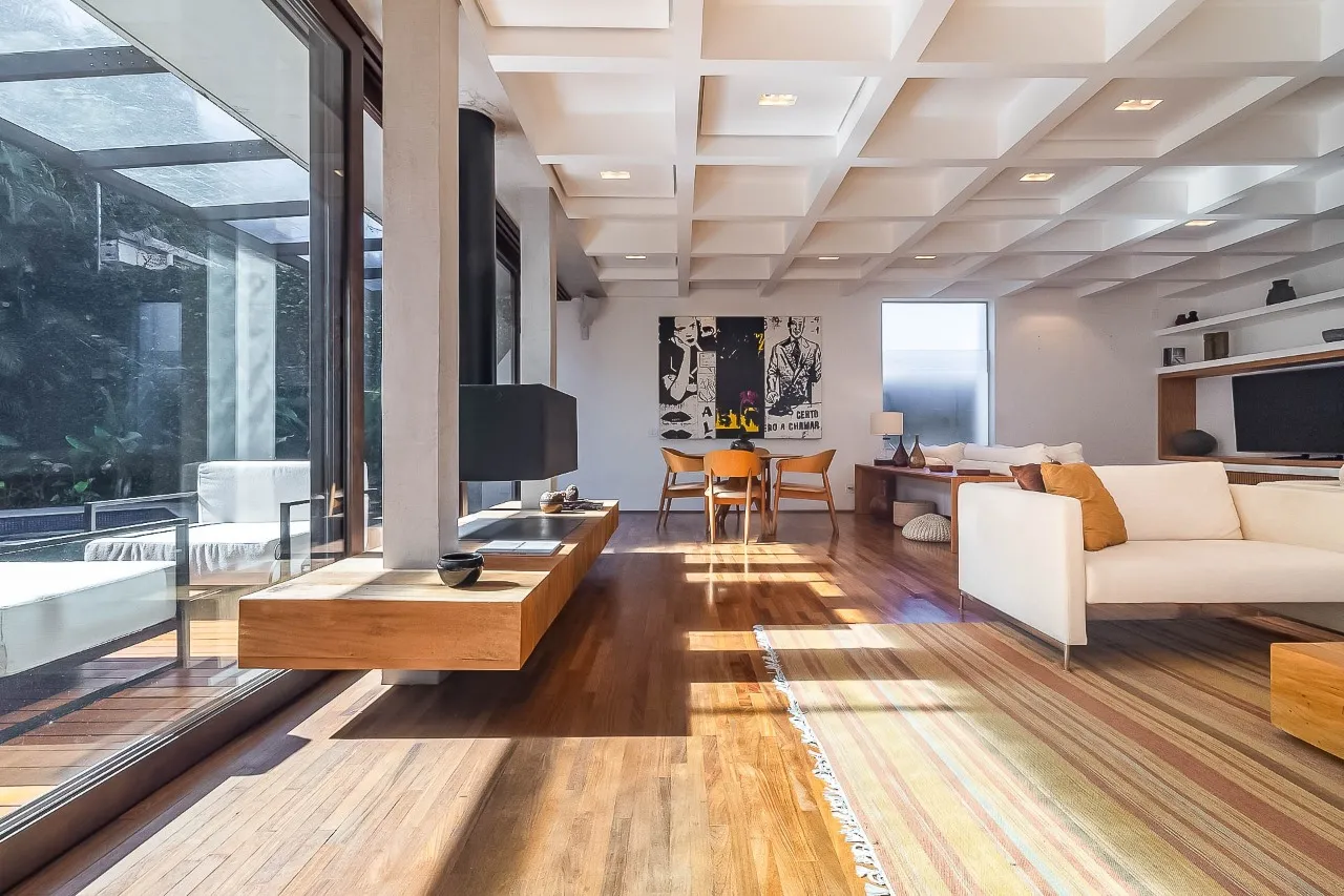 Casa contemporânea com piscina aquecida, jardim e espaços versáteis no Alto de Pinheiros. – 21729