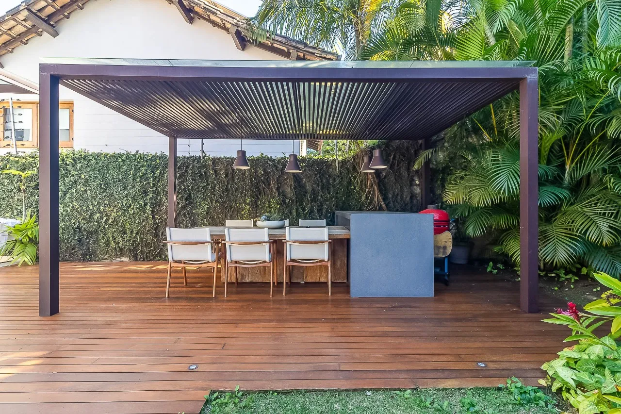 Casa contemporânea com piscina aquecida, jardim e espaços versáteis no Alto de Pinheiros. – 21729