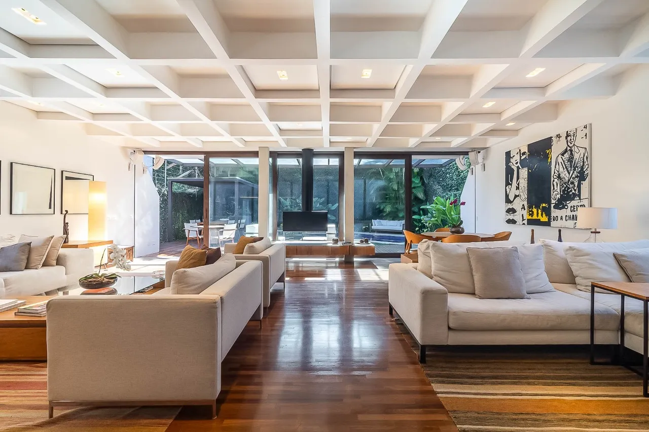 Casa contemporânea com piscina aquecida, jardim e espaços versáteis no Alto de Pinheiros. – 21729