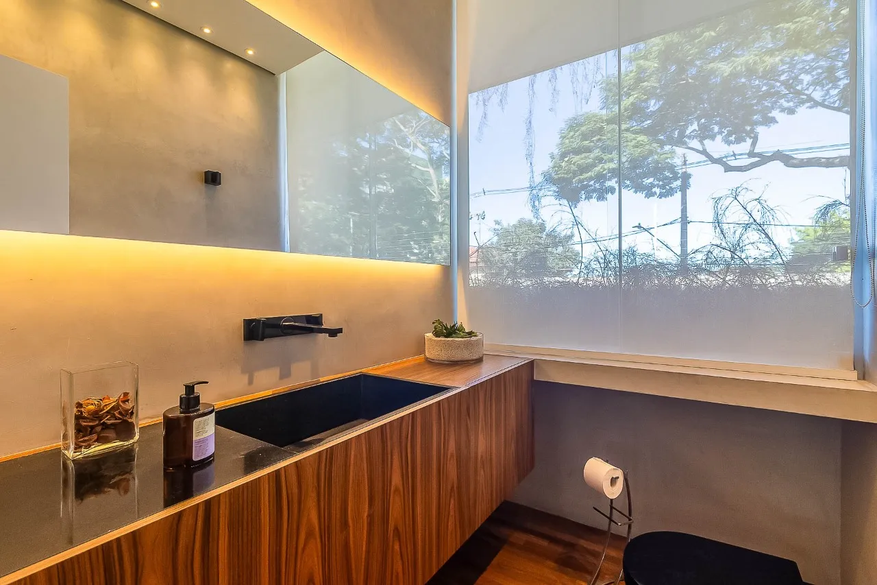 Casa contemporânea com piscina aquecida, jardim e espaços versáteis no Alto de Pinheiros. – 21729