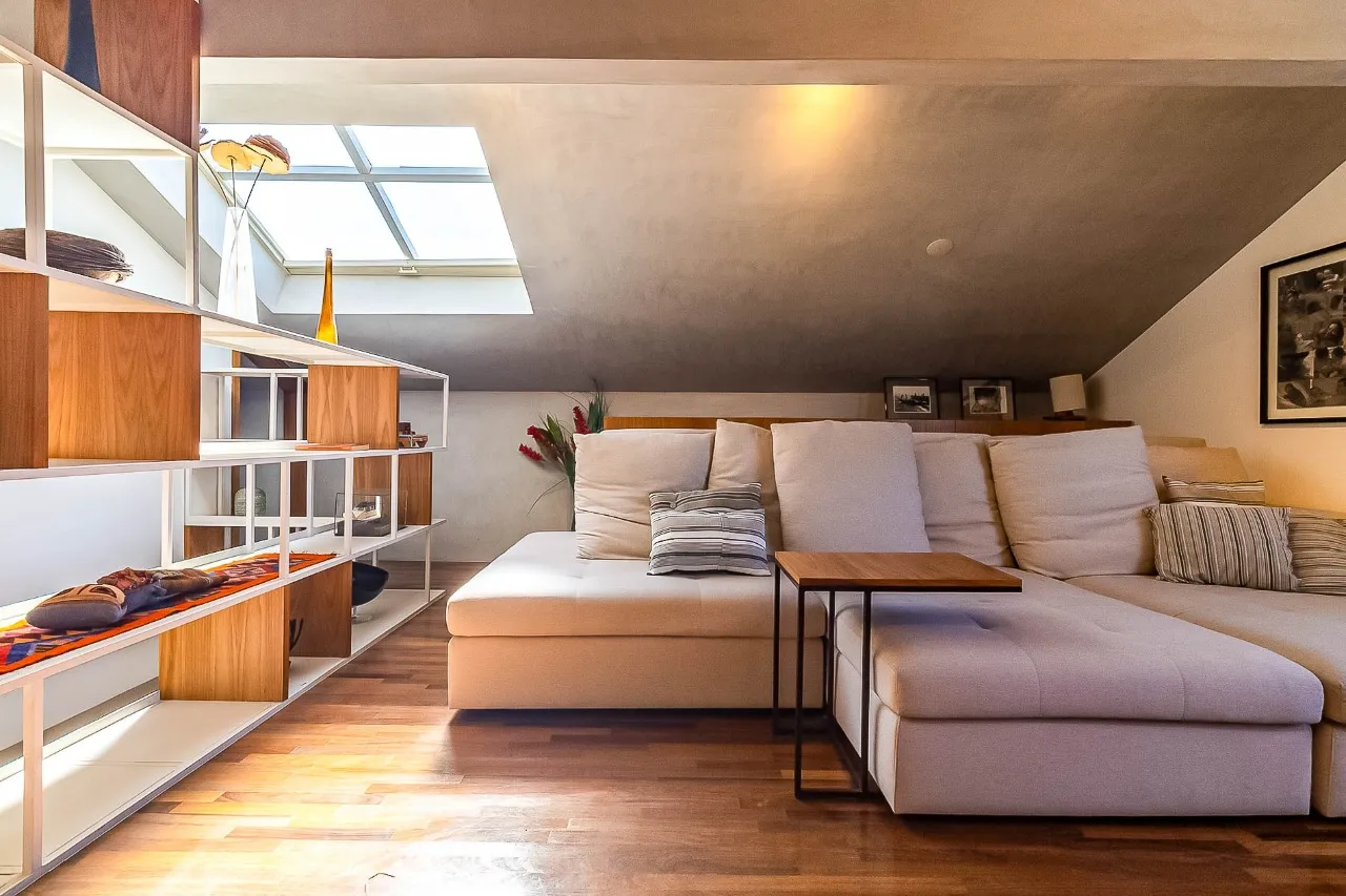 Casa contemporânea com piscina aquecida, jardim e espaços versáteis no Alto de Pinheiros. – 21729