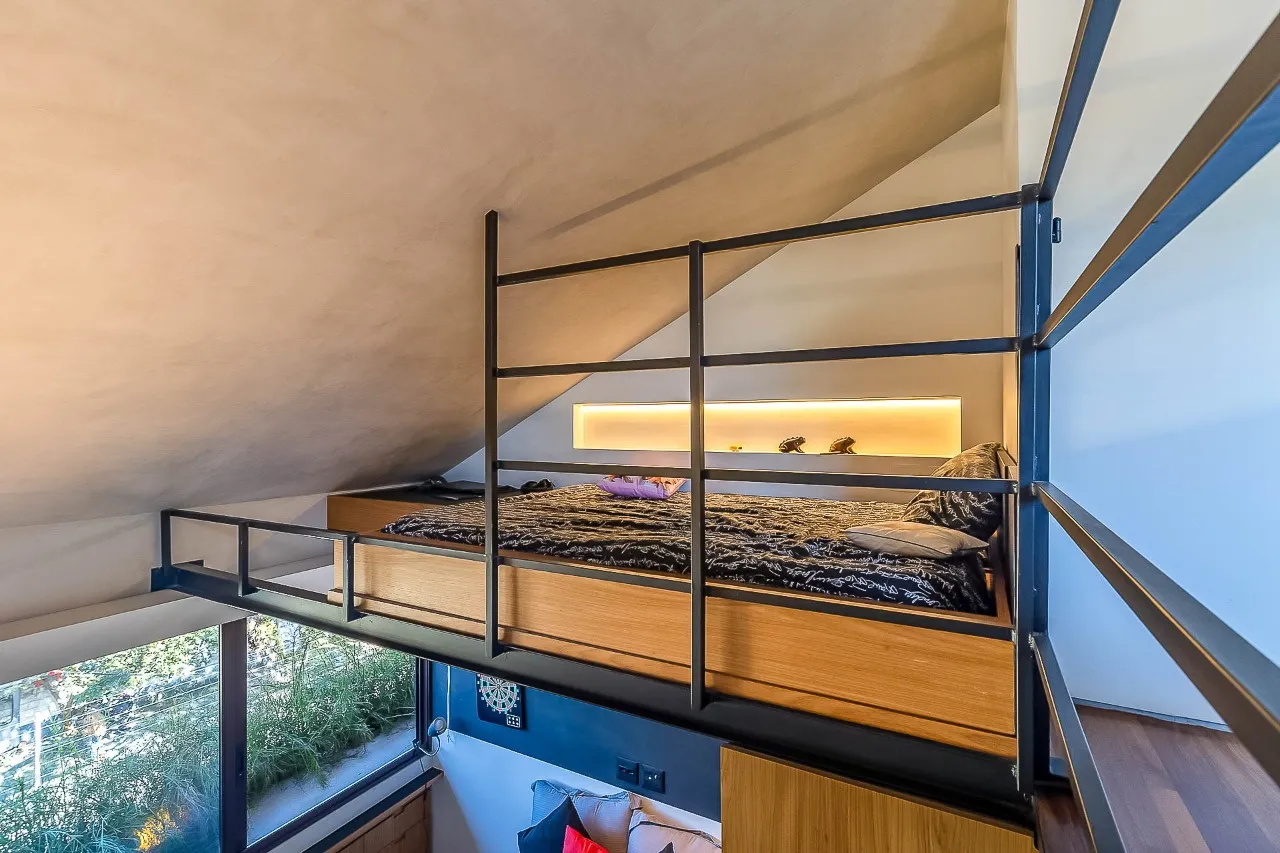 Casa contemporânea com piscina aquecida, jardim e espaços versáteis no Alto de Pinheiros. – 21729