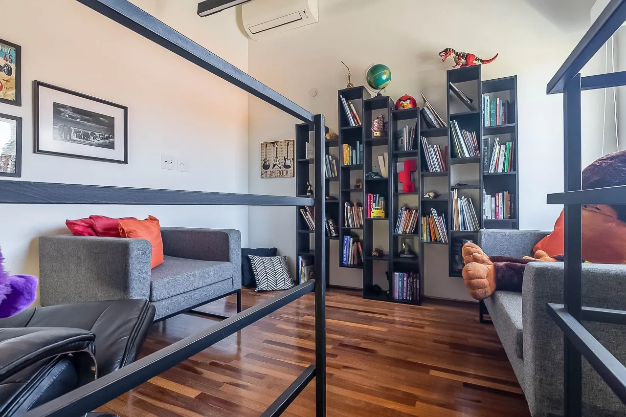 Casa contemporânea com piscina aquecida, jardim e espaços versáteis no Alto de Pinheiros. – 21729