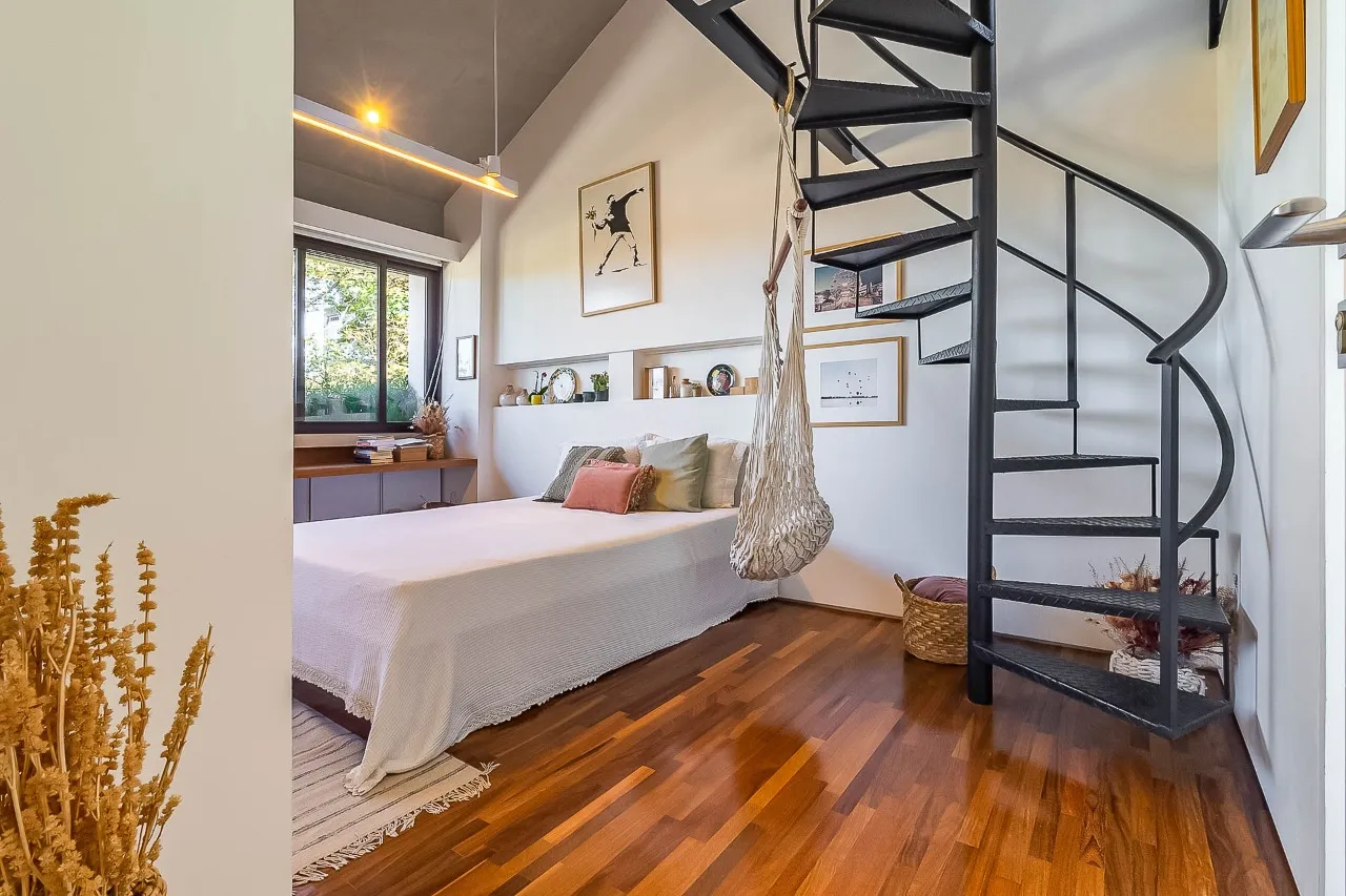 Casa contemporânea com piscina aquecida, jardim e espaços versáteis no Alto de Pinheiros. – 21729