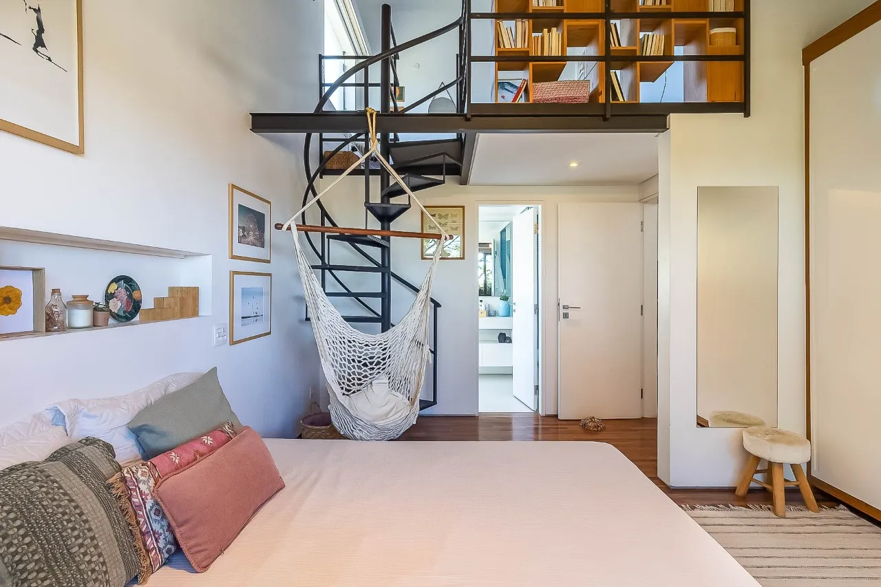 Casa contemporânea com piscina aquecida, jardim e espaços versáteis no Alto de Pinheiros. – 21729