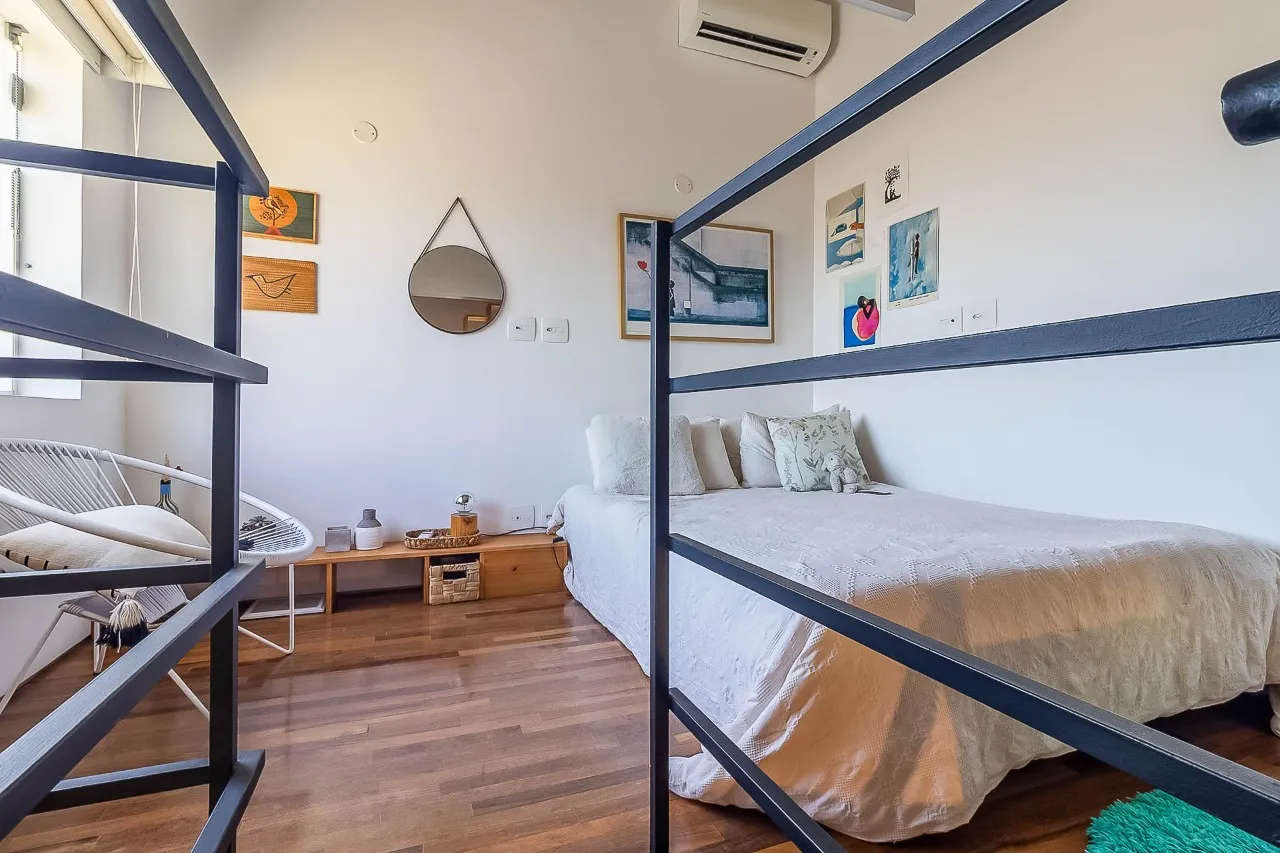 Casa contemporânea com piscina aquecida, jardim e espaços versáteis no Alto de Pinheiros. – 21729