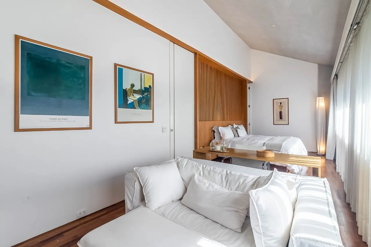 Casa contemporânea com piscina aquecida, jardim e espaços versáteis no Alto de Pinheiros. – 21729