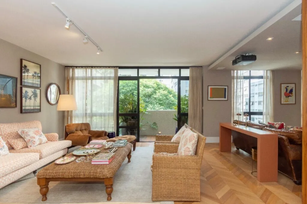 Apartamento reformado na parte plana do Jardim América – 21732