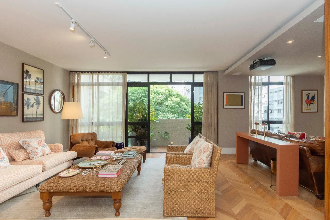 Apartamento reformado na parte plana do Jardim América – 21732