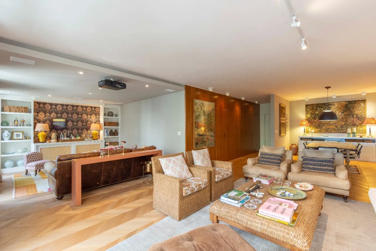 Apartamento reformado na parte plana do Jardim América – 21732