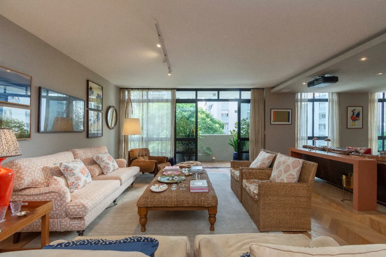 Apartamento reformado na parte plana do Jardim América – 21732