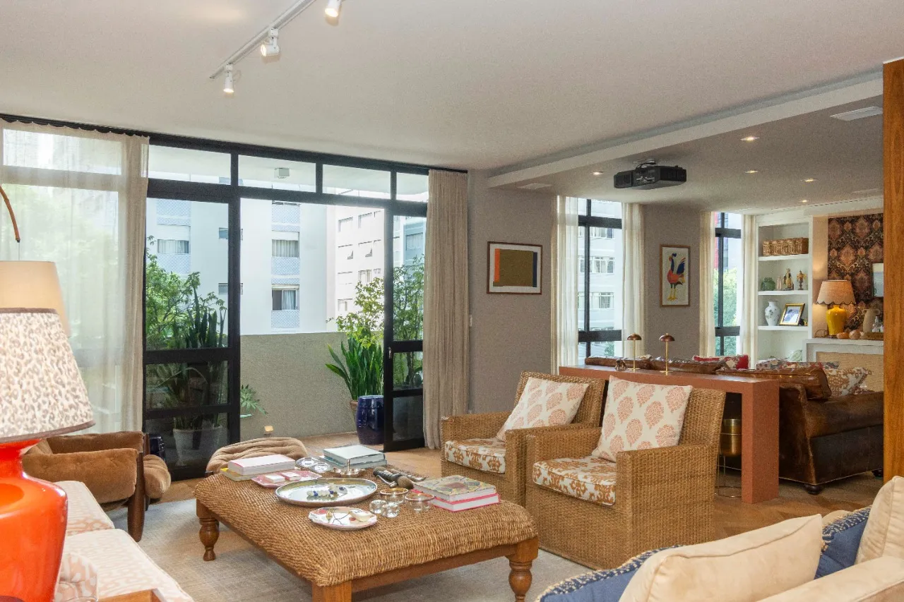 Apartamento reformado na parte plana do Jardim América – 21732