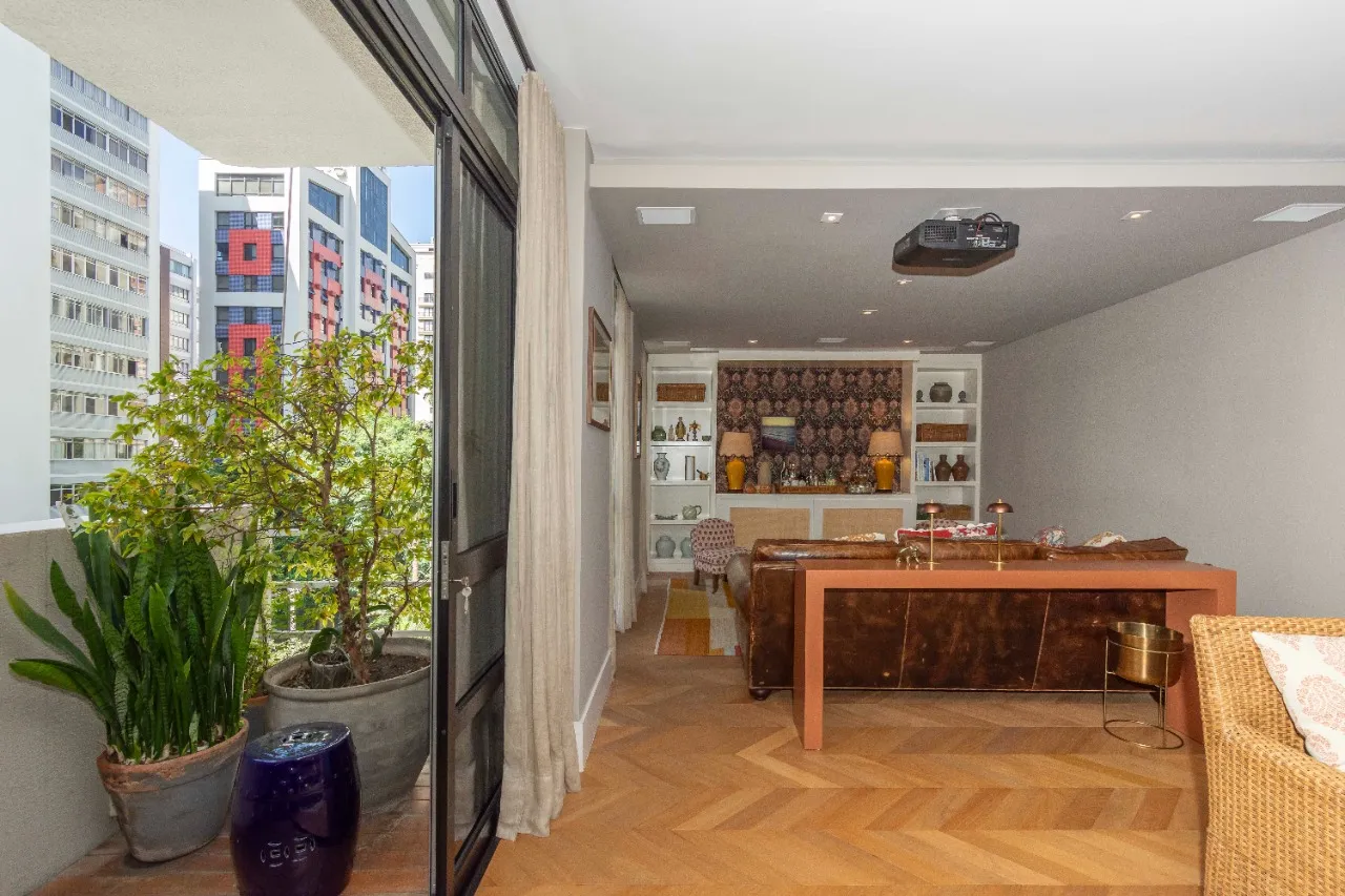 Apartamento reformado na parte plana do Jardim América – 21732