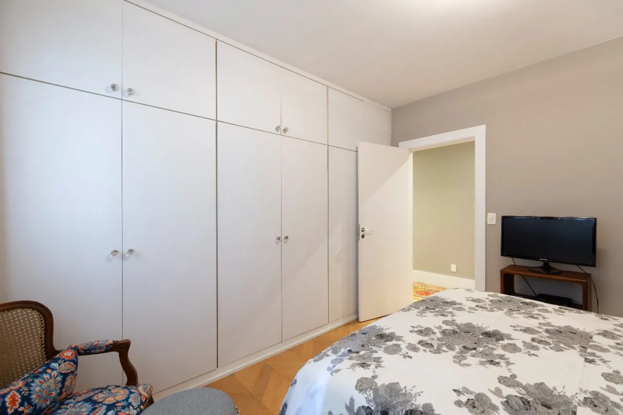 Apartamento reformado na parte plana do Jardim América – 21732