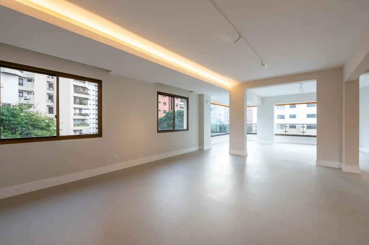 Apartamento reformado à venda em Moema – 21746