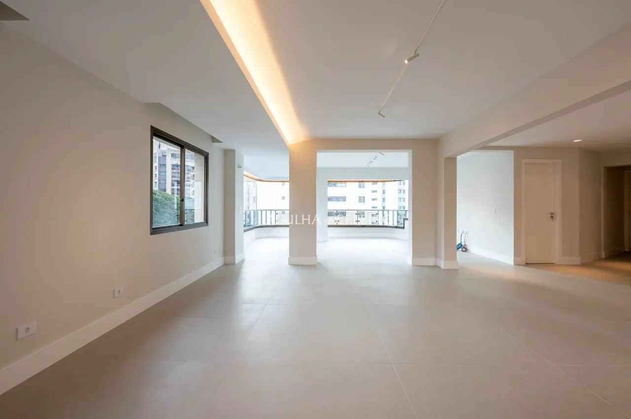 Apartamento reformado à venda em Moema – 21746