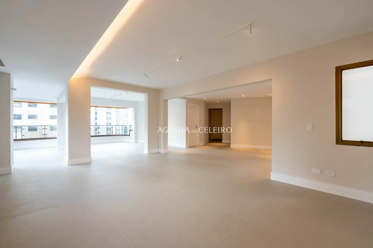 Apartamento reformado à venda em Moema – 21746