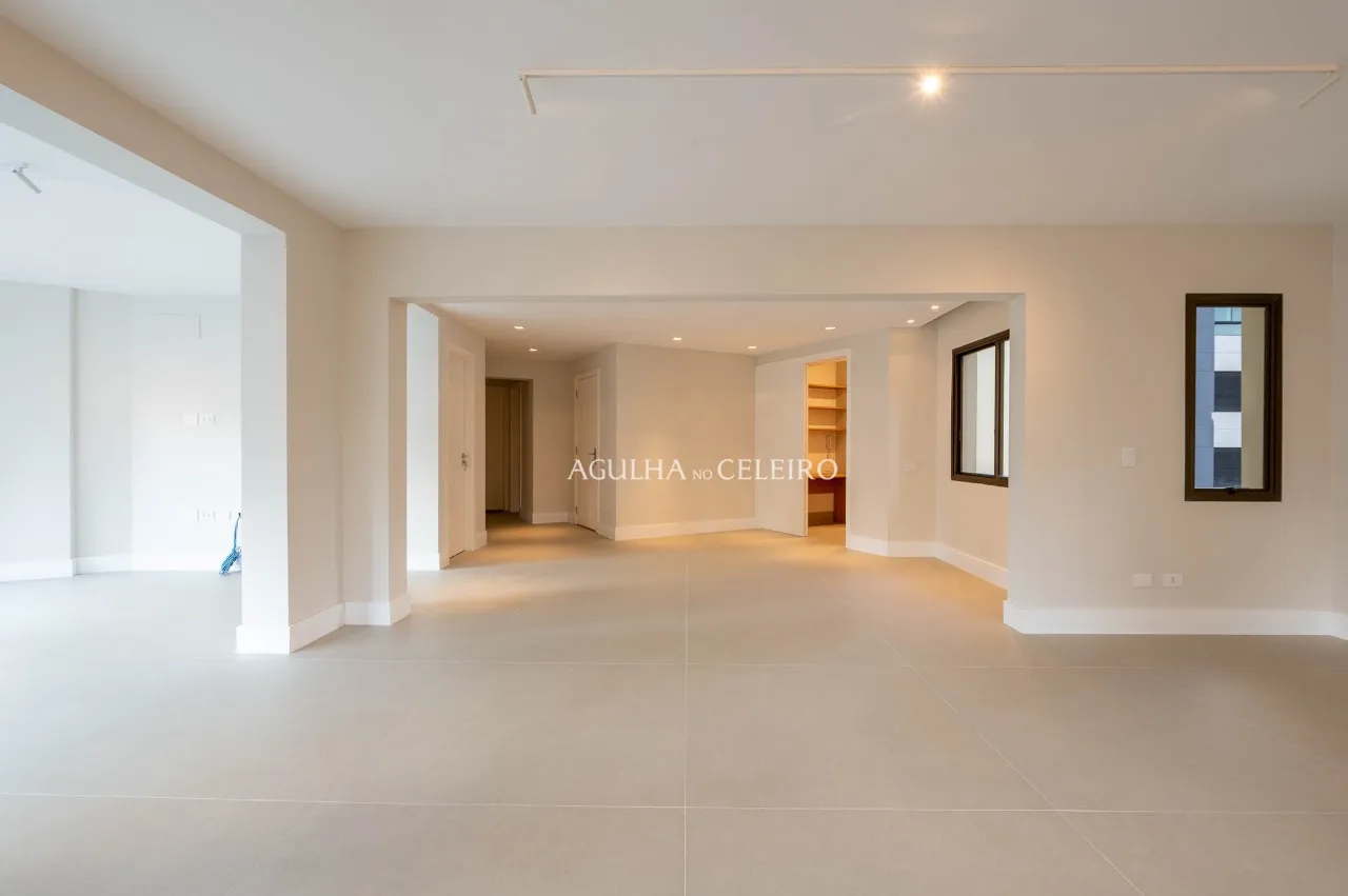 Apartamento reformado à venda em Moema – 21746