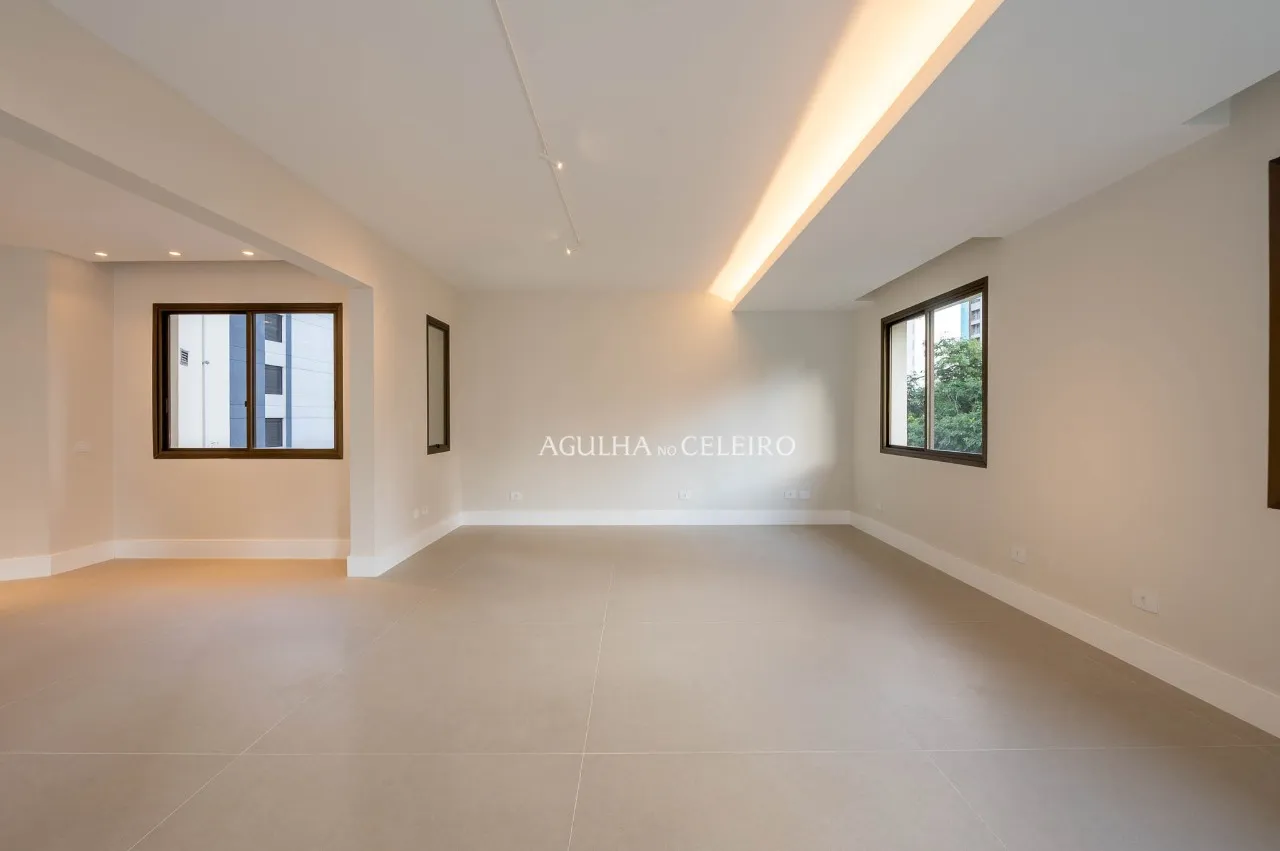 Apartamento reformado à venda em Moema – 21746