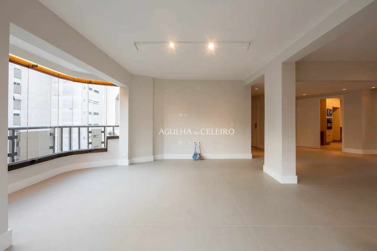 Apartamento reformado à venda em Moema – 21746