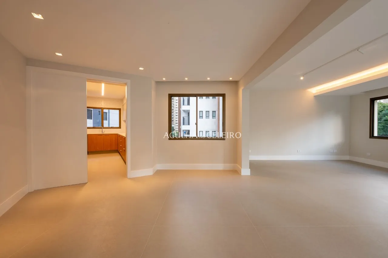 Apartamento reformado à venda em Moema – 21746